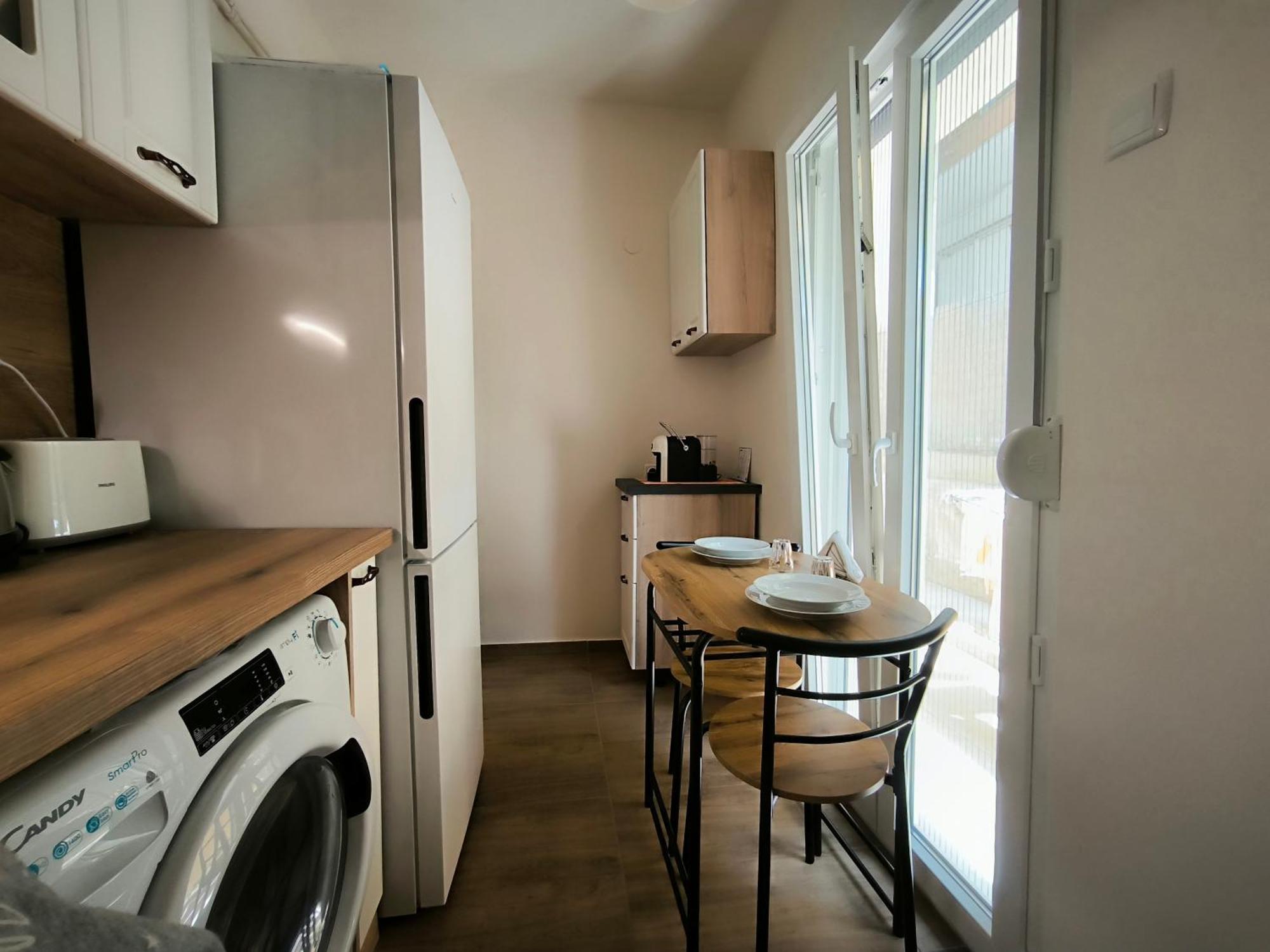 Apartment Port View, Veranda, 80 Sqm, Spacious Place For 6 Thessaloniki